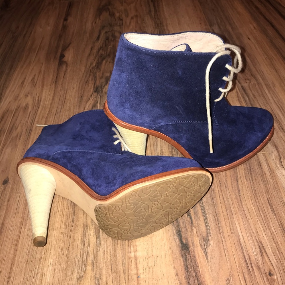 BRAND NEW coachella 6 suede pacific booties